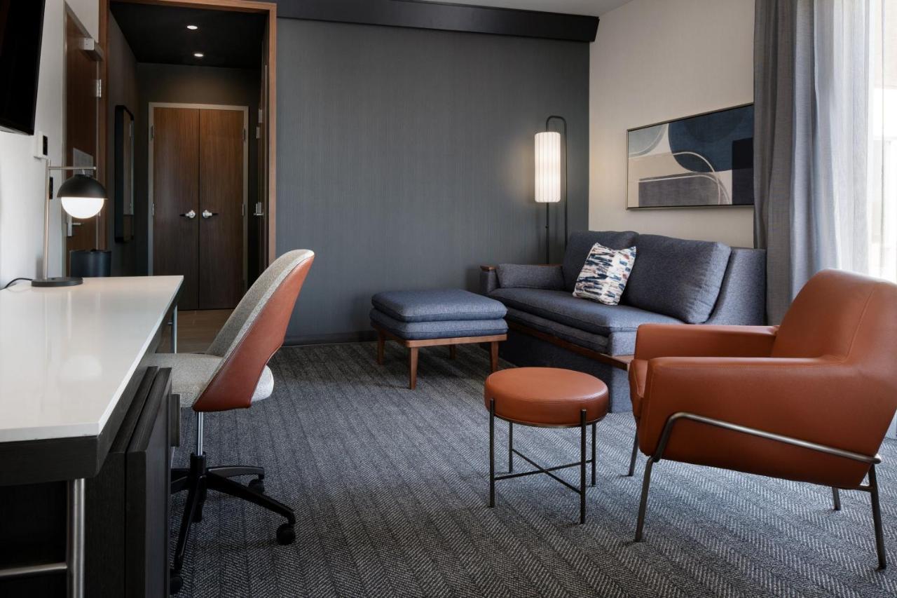 Отель Courtyard By Marriott Fresno Кловис Экстерьер фото