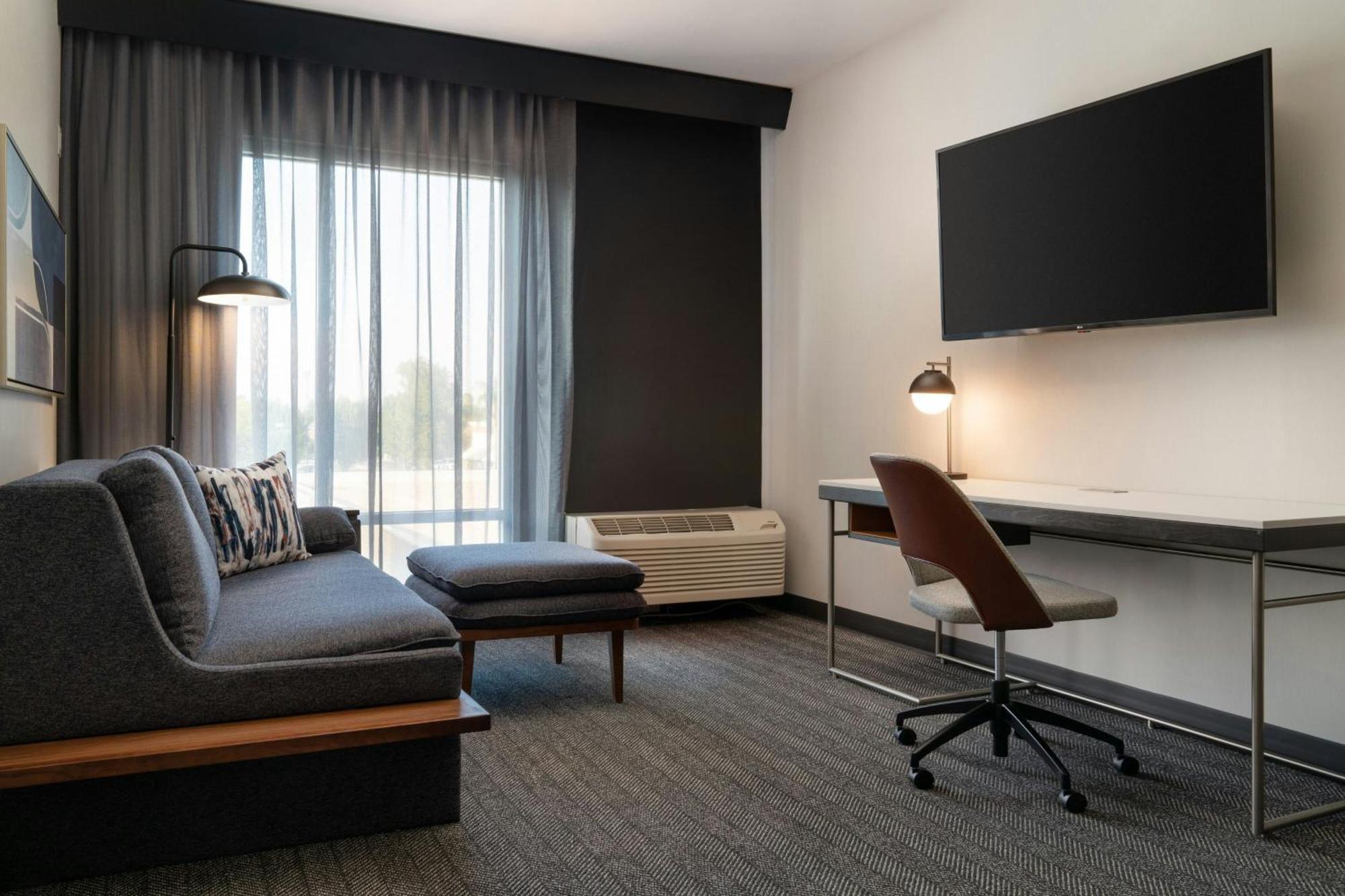 Отель Courtyard By Marriott Fresno Кловис Экстерьер фото