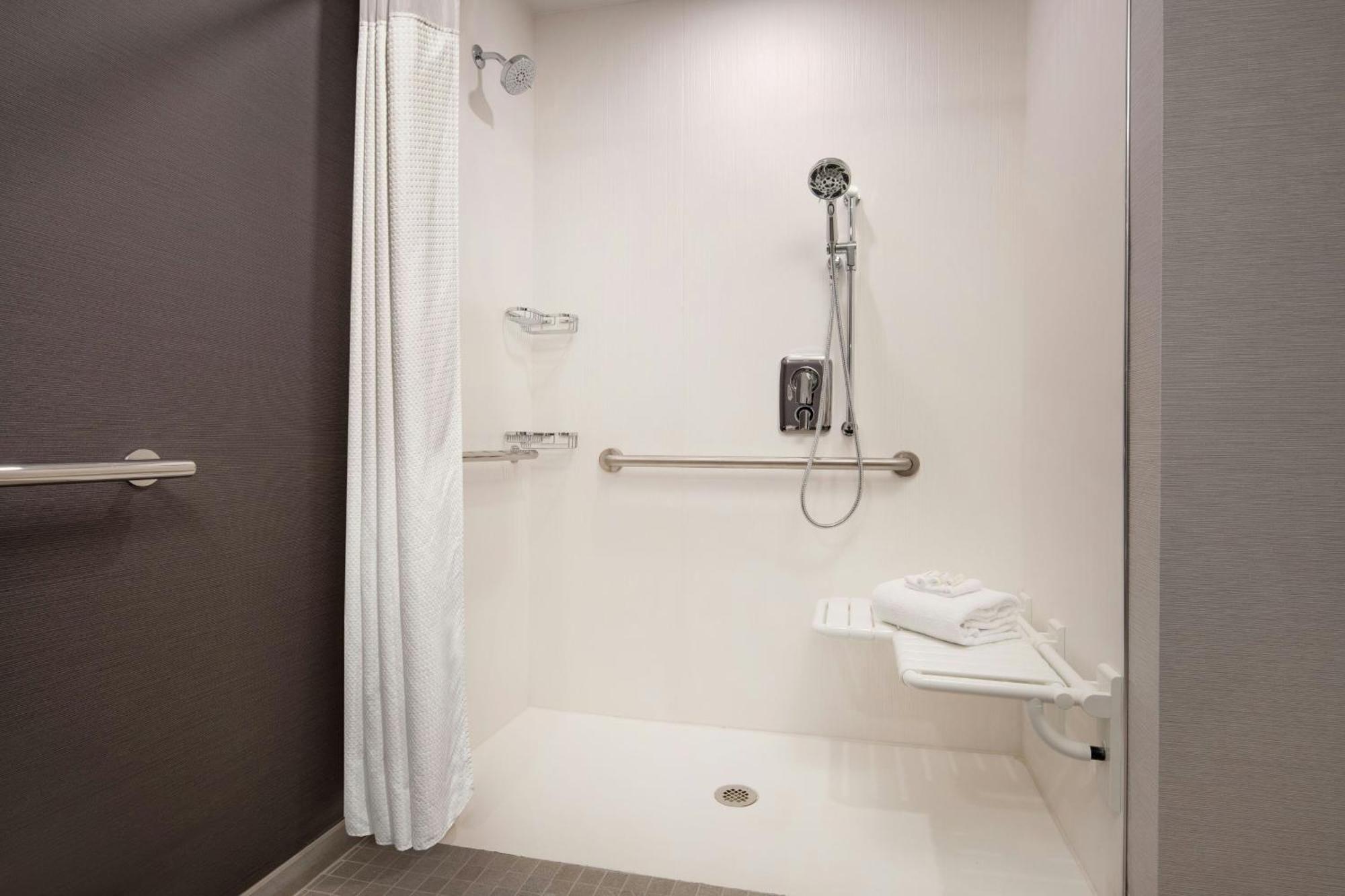 Отель Courtyard By Marriott Fresno Кловис Экстерьер фото