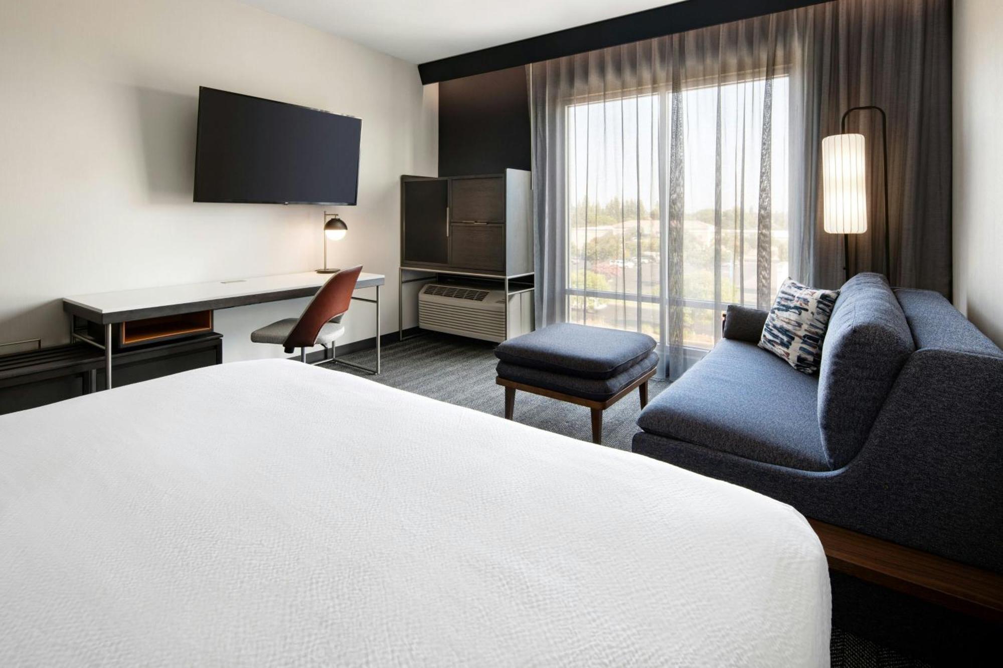 Отель Courtyard By Marriott Fresno Кловис Экстерьер фото