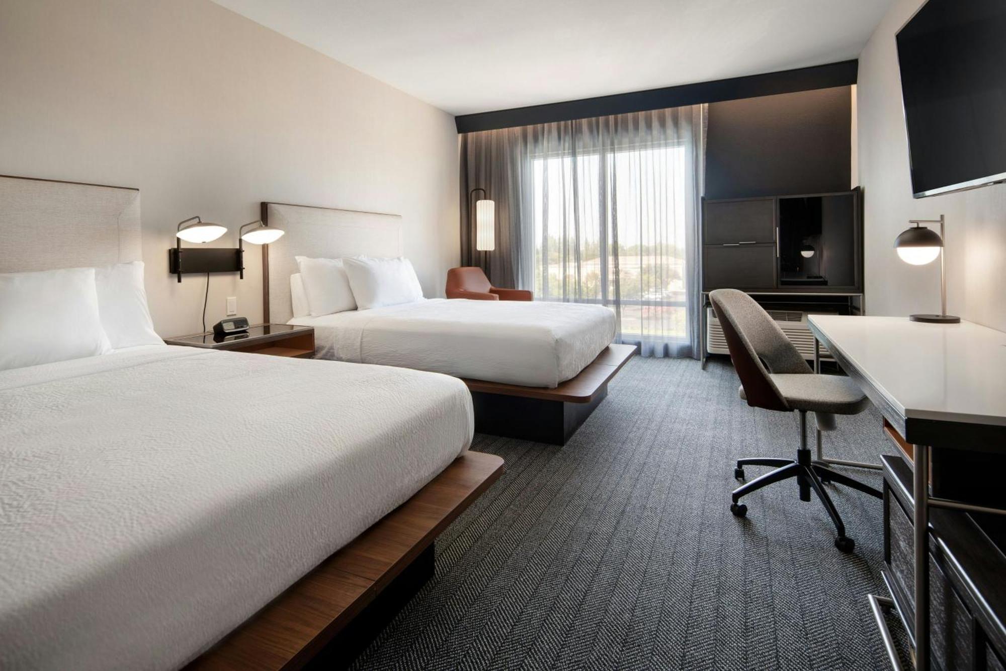 Отель Courtyard By Marriott Fresno Кловис Экстерьер фото