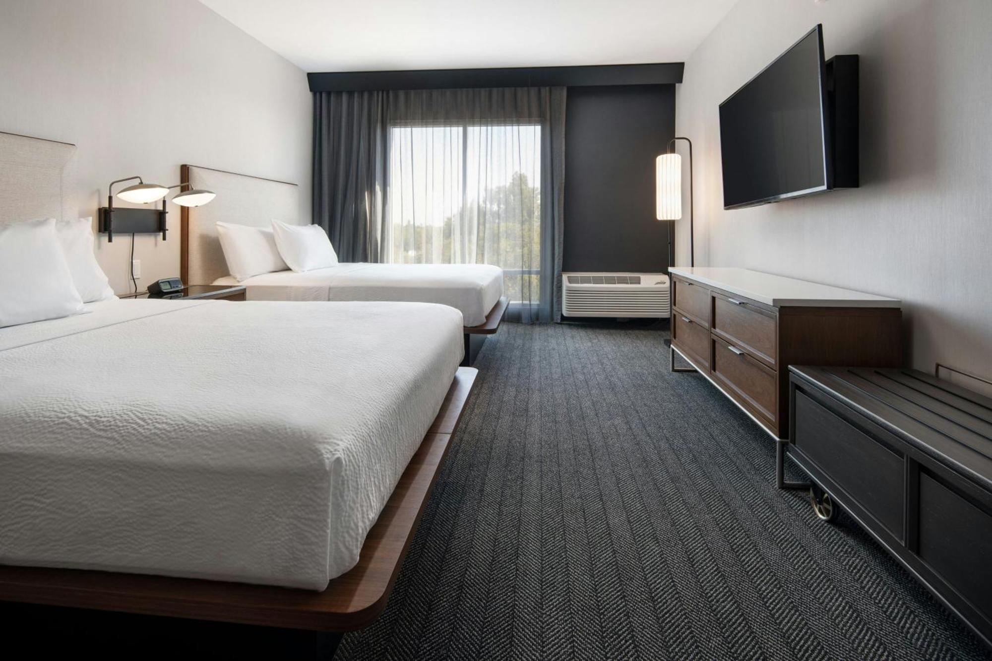 Отель Courtyard By Marriott Fresno Кловис Экстерьер фото