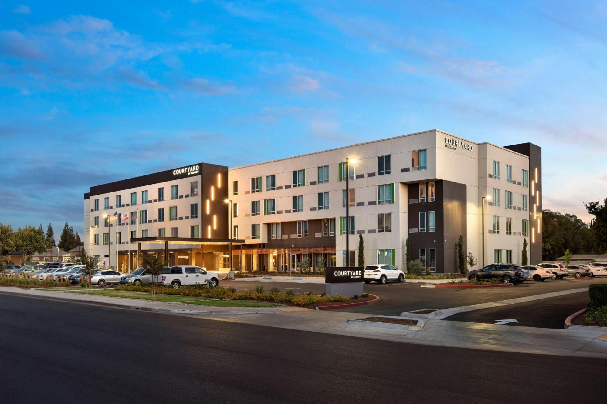 Отель Courtyard By Marriott Fresno Кловис Экстерьер фото