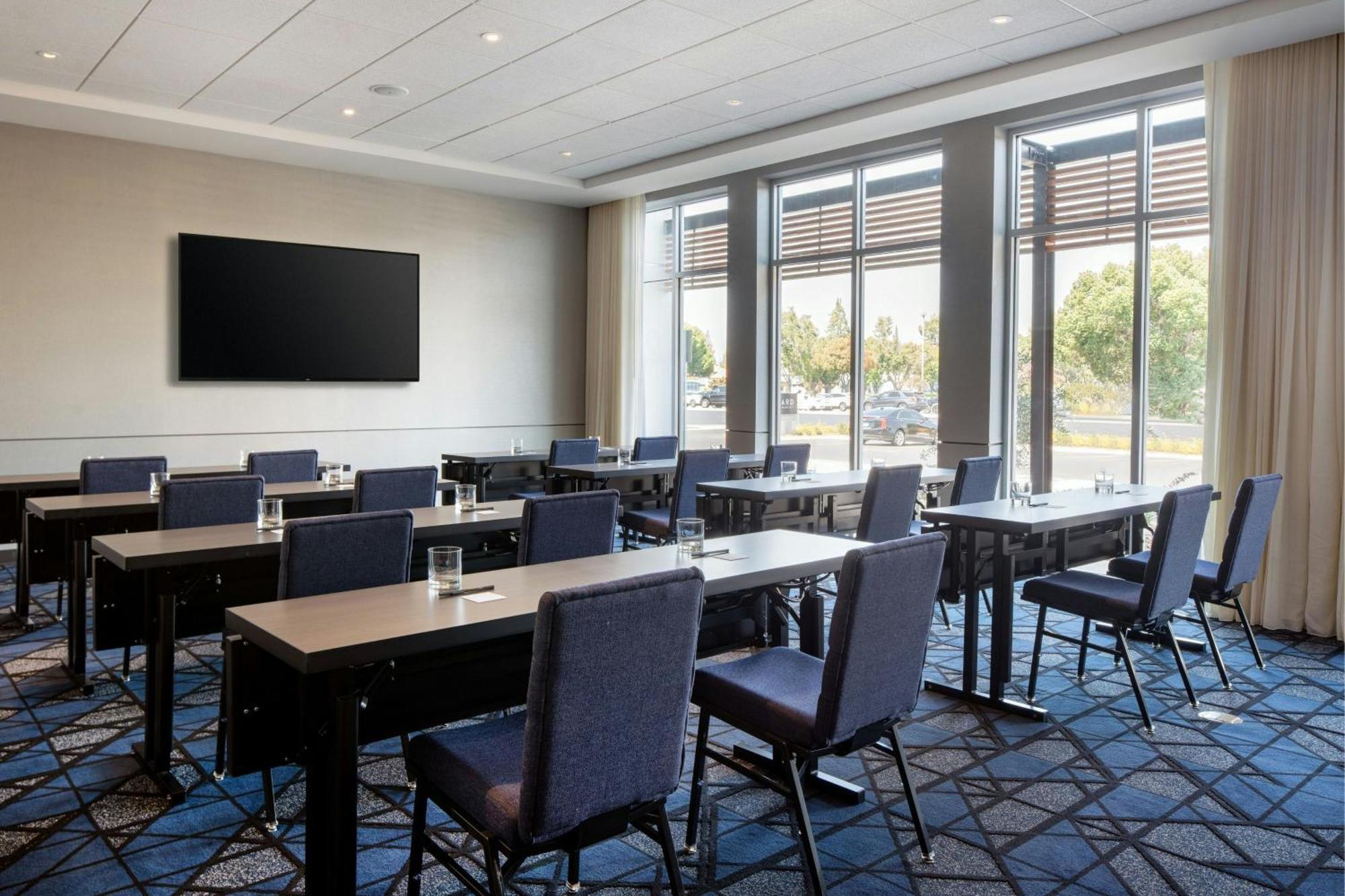 Отель Courtyard By Marriott Fresno Кловис Экстерьер фото
